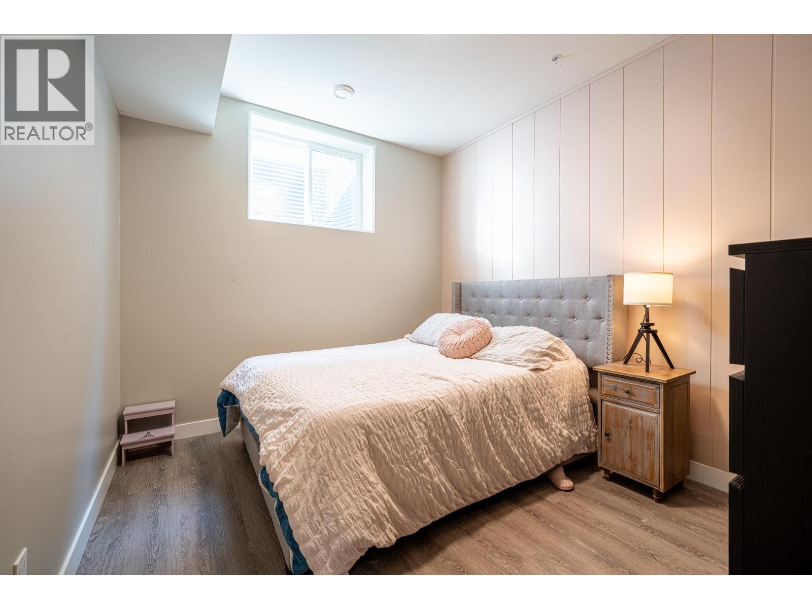 #5 2444 York Avenue - 32