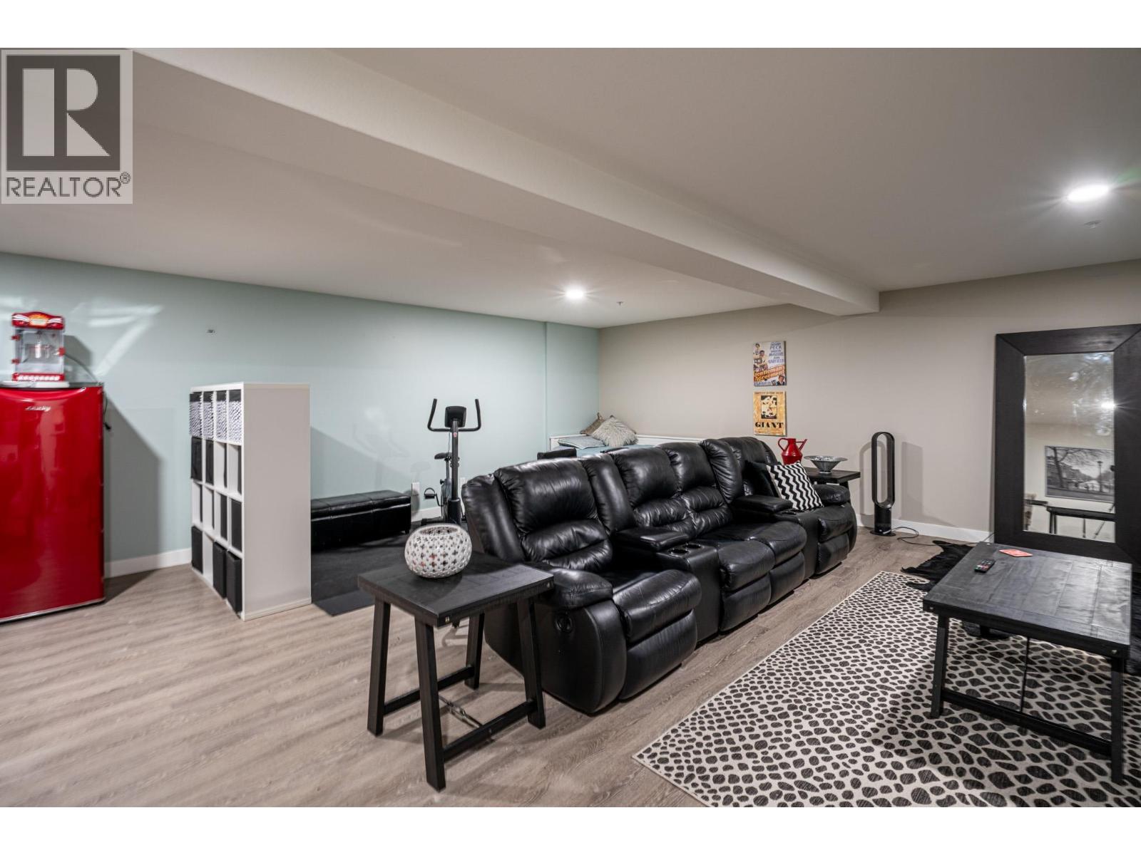 #5 2444 York Avenue - 47