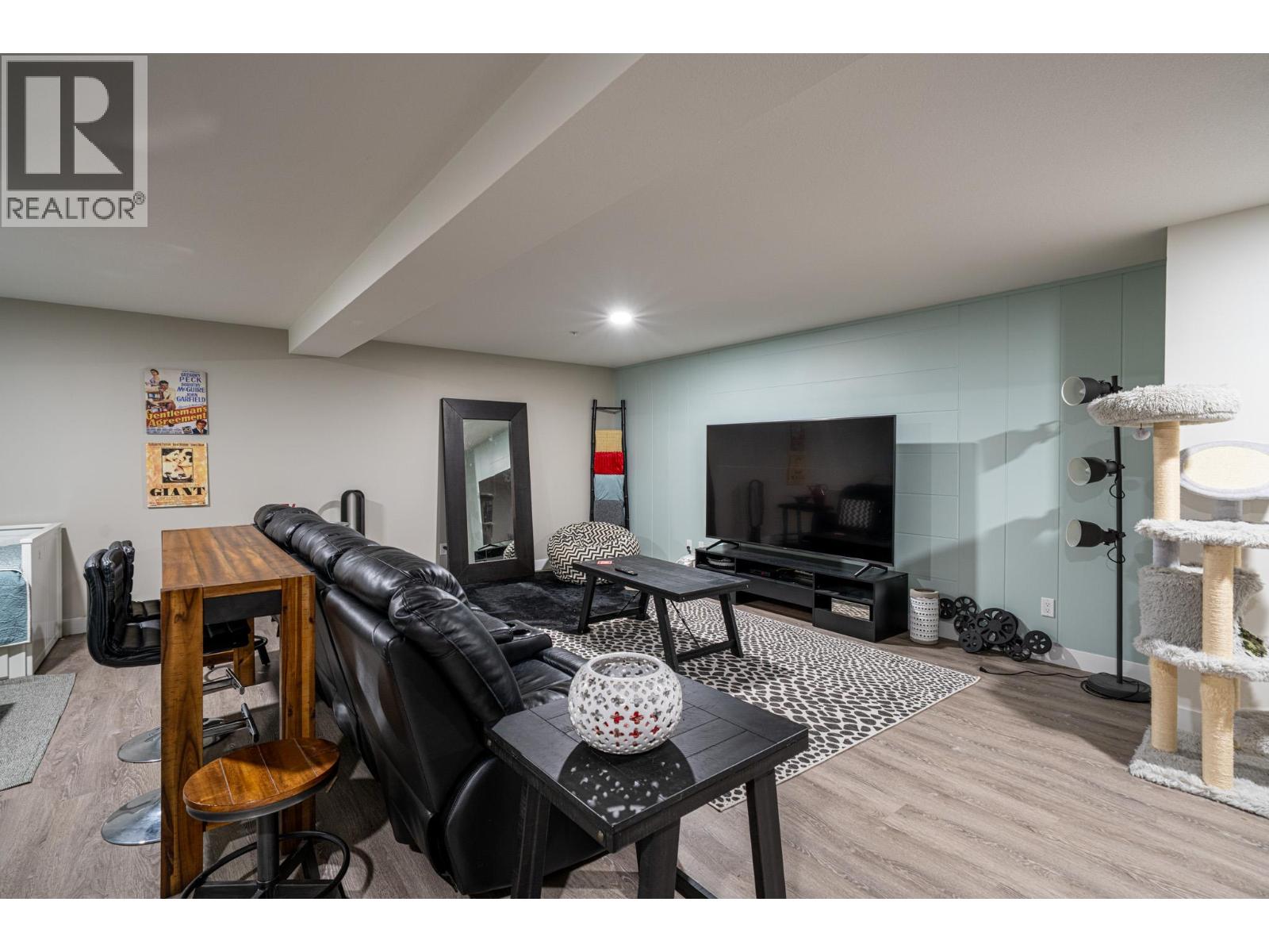 #5 2444 York Avenue - 46