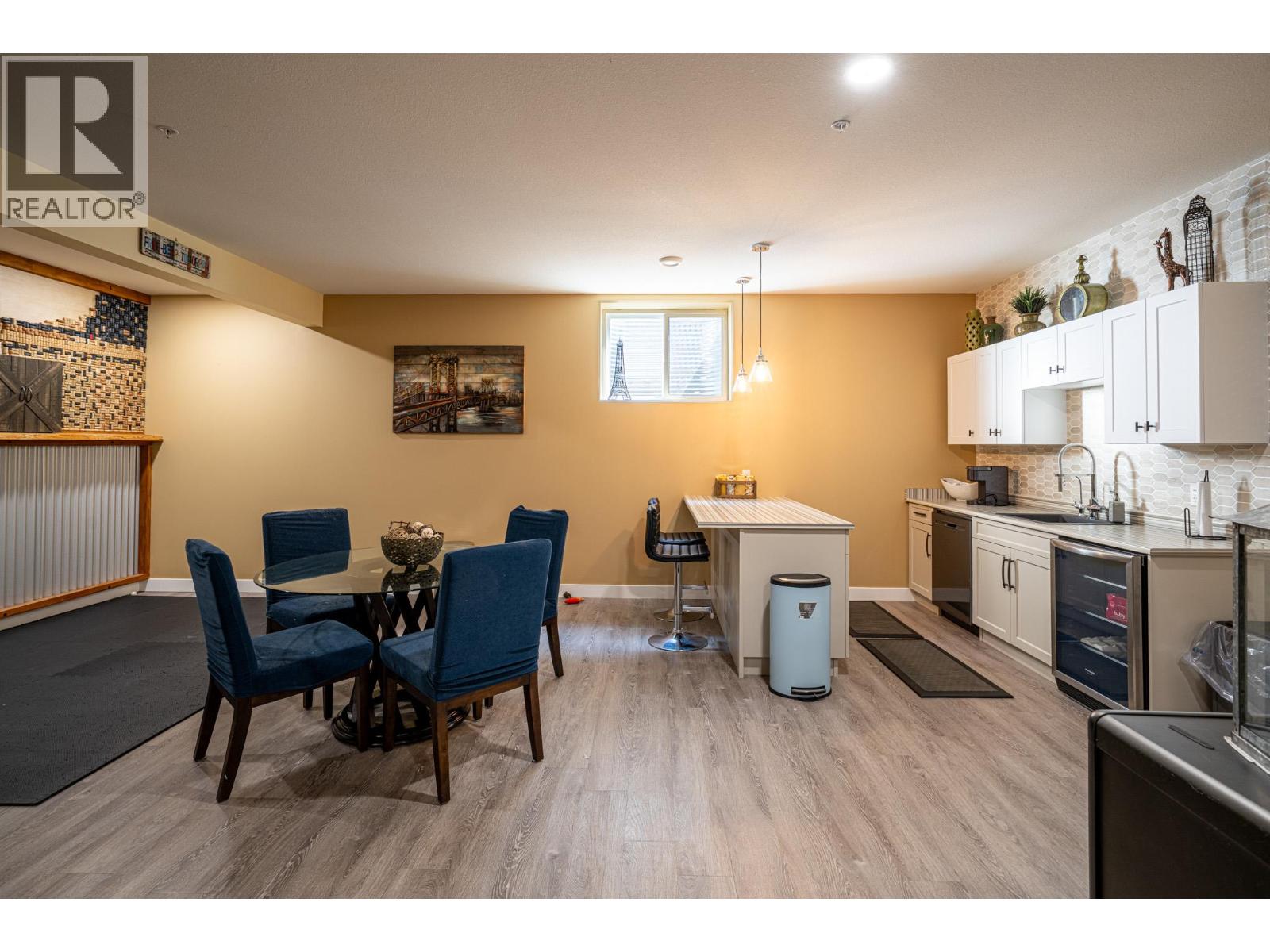 #5 2444 York Avenue - 40