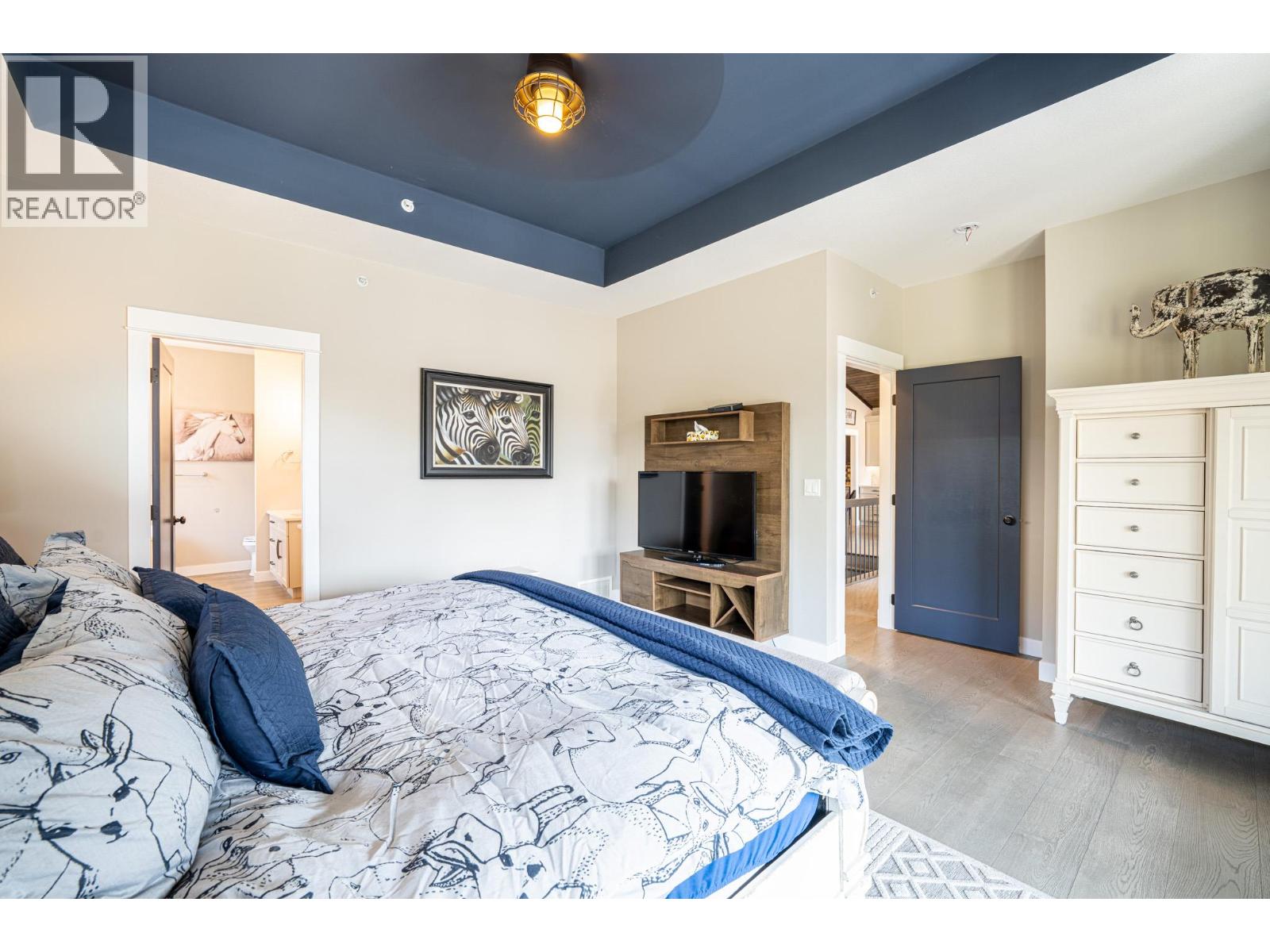 #5 2444 York Avenue - 15