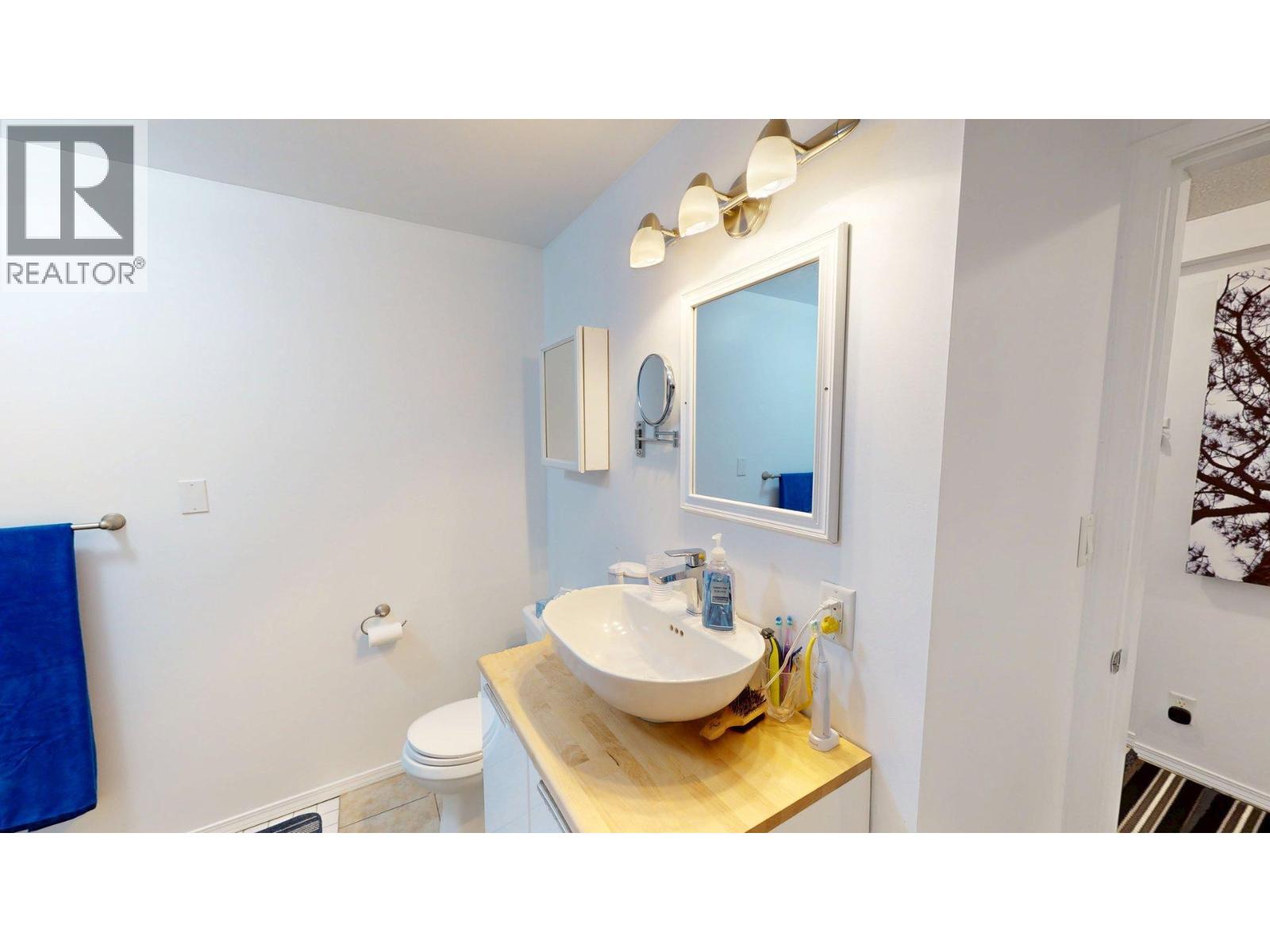 1615 Balsam Street - 6