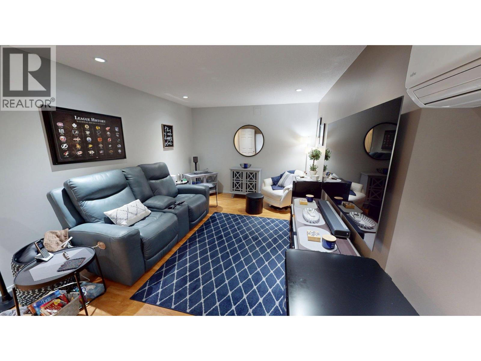 1615 Balsam Street - 8
