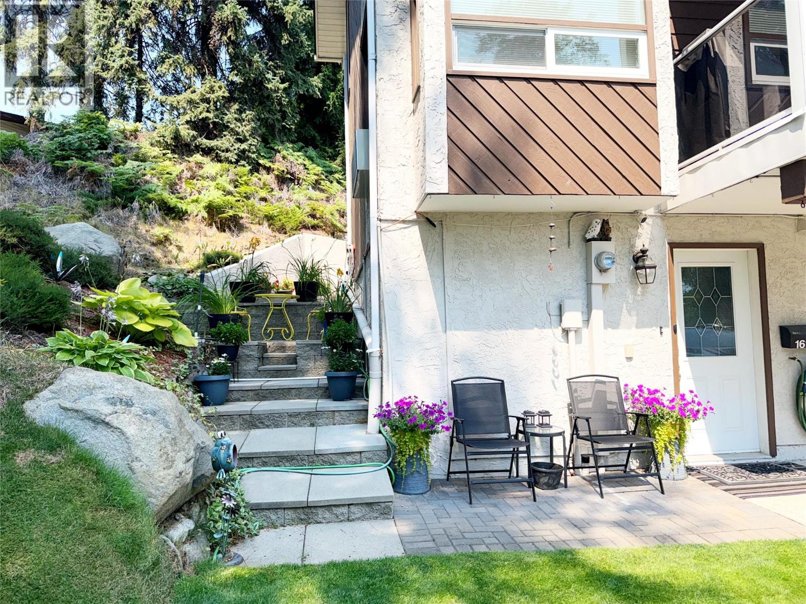 1615 Balsam Street - 32