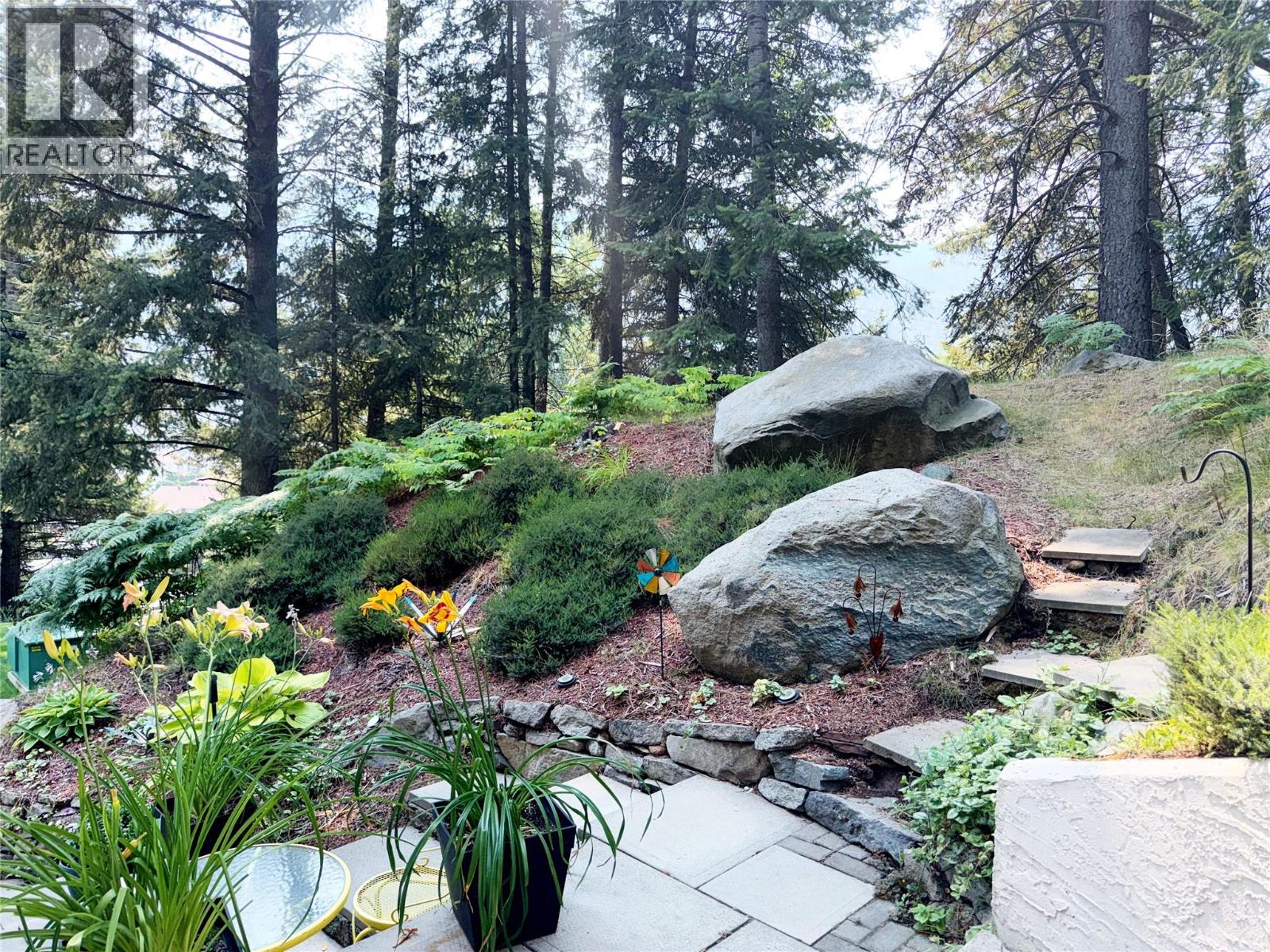 1615 Balsam Street - 35