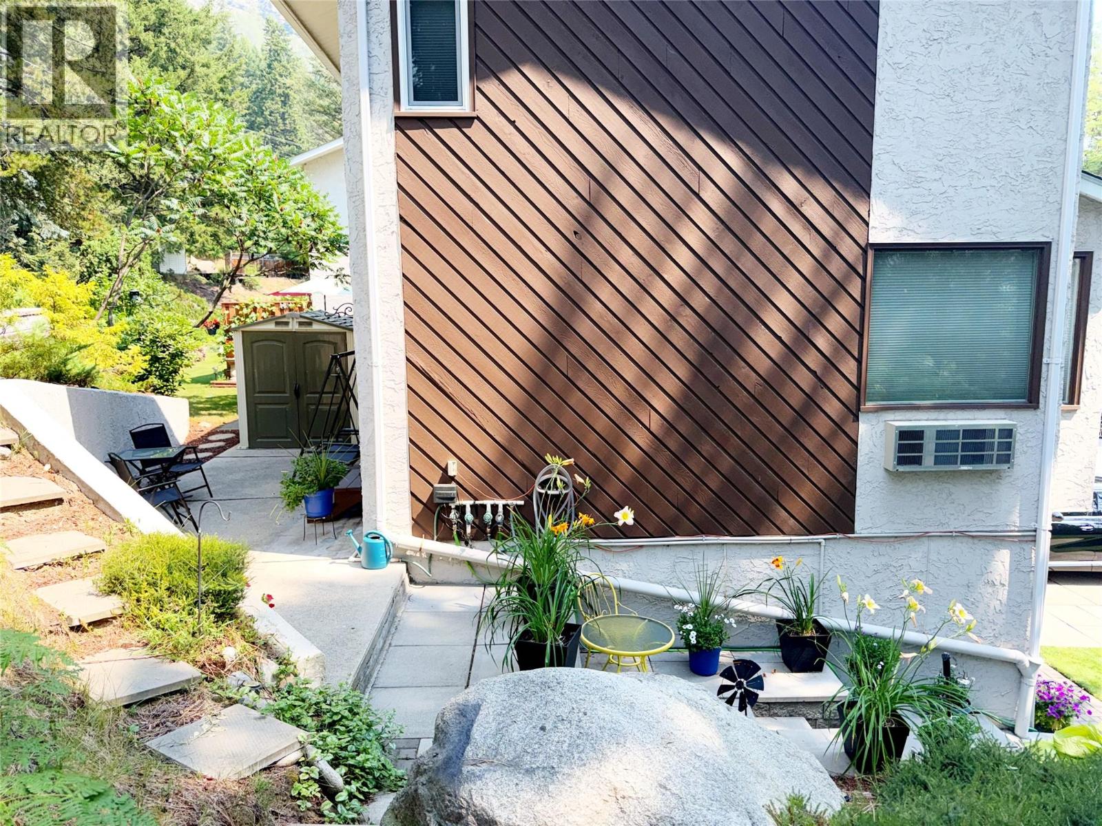 1615 Balsam Street - 34
