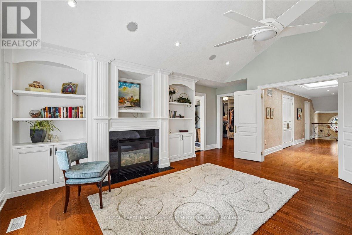 1726 THE PINES - 20