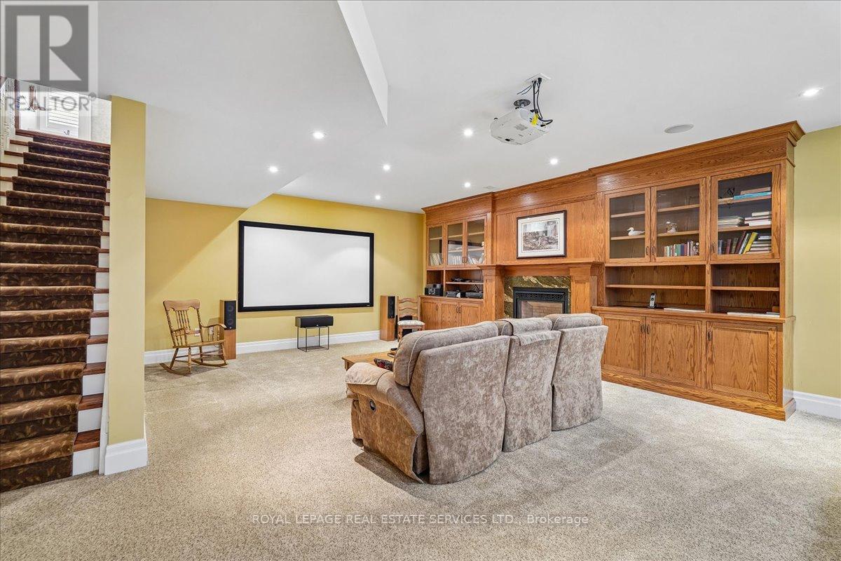 1726 THE PINES - 32