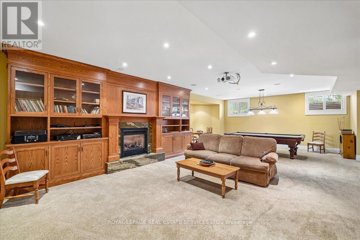 1726 THE PINES - 33