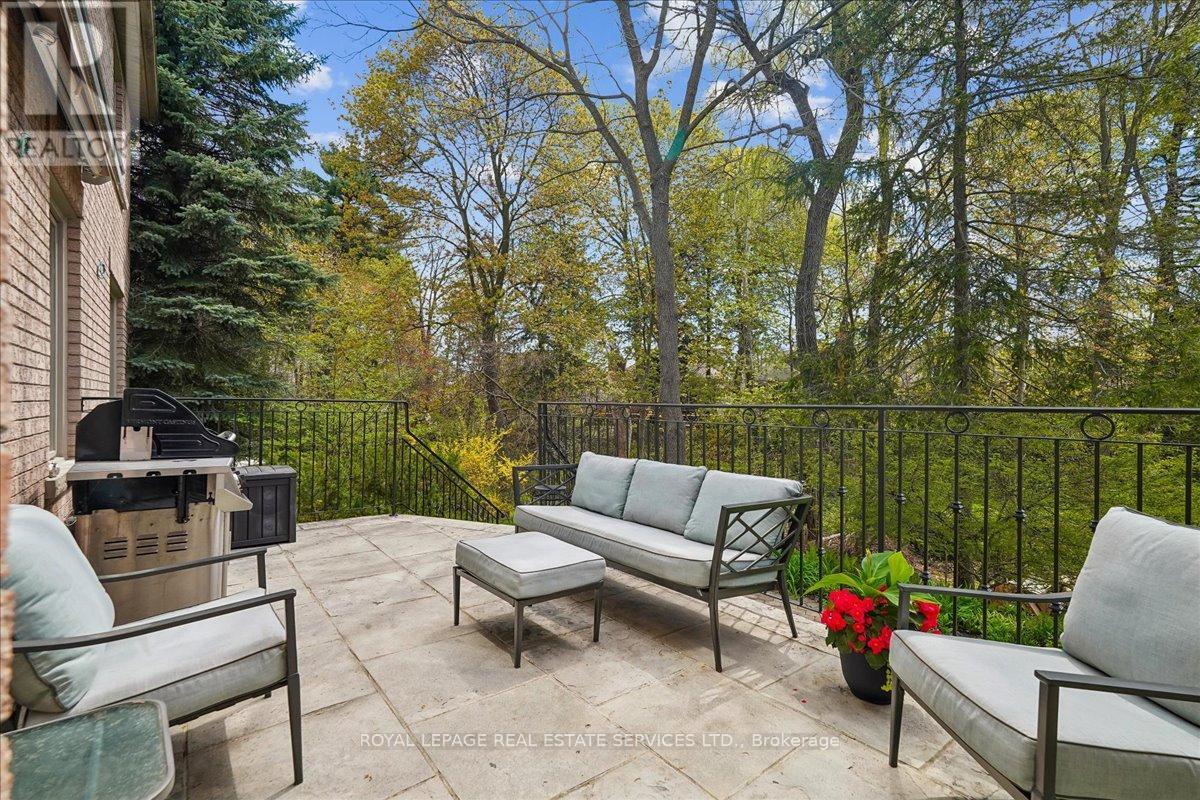 1726 THE PINES - 41