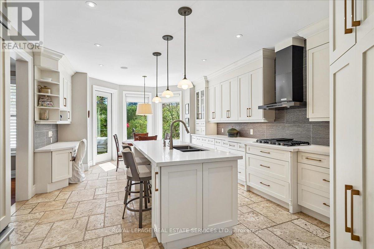 1726 THE PINES - 5