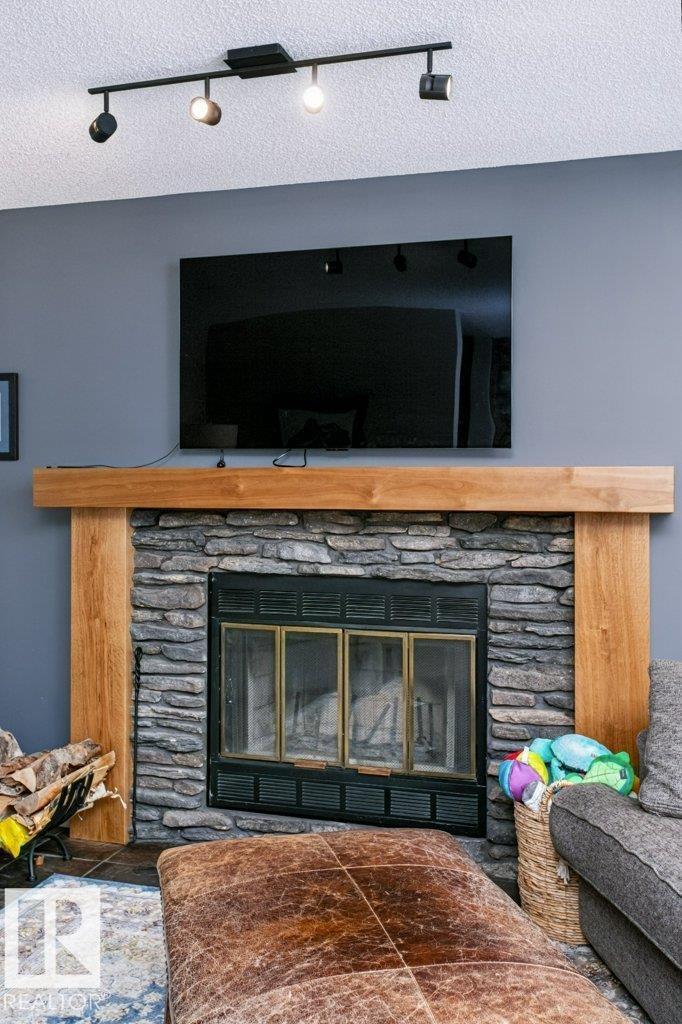 9607 101 ST NW - 17