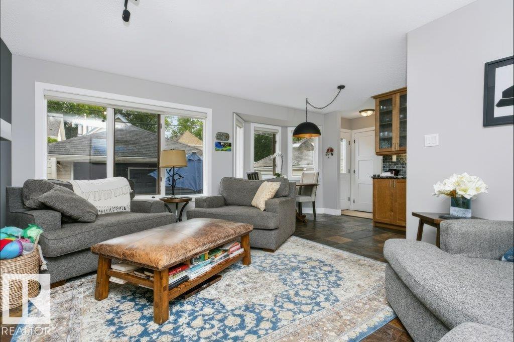 9607 101 ST NW - 15
