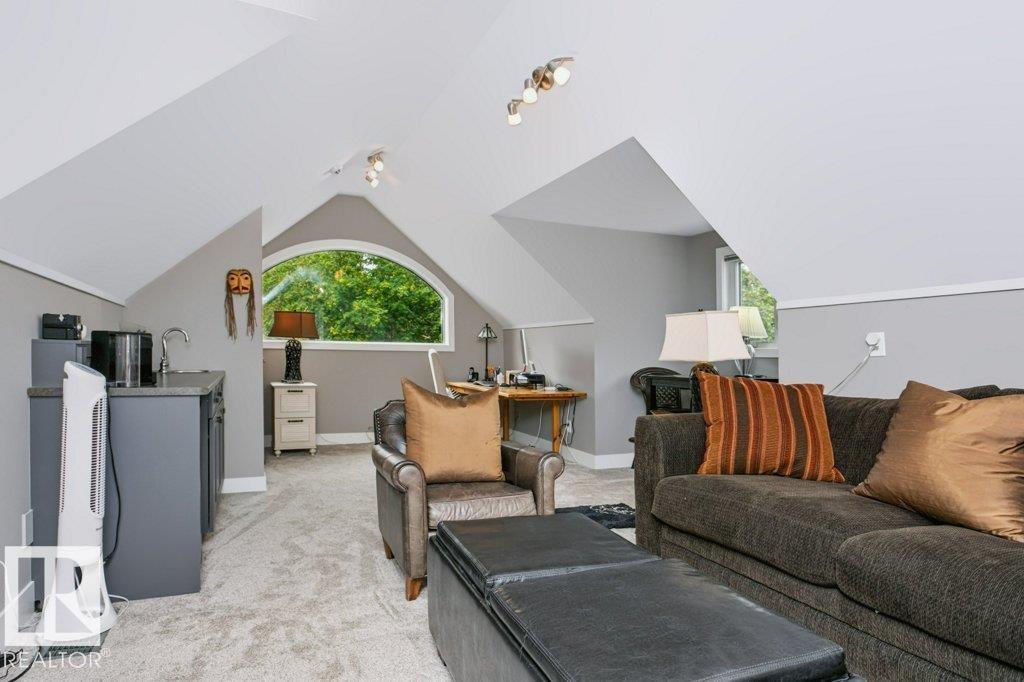 9607 101 ST NW - 36