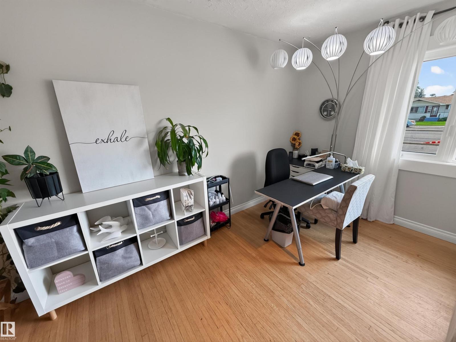 16046 95 AV NW - 11