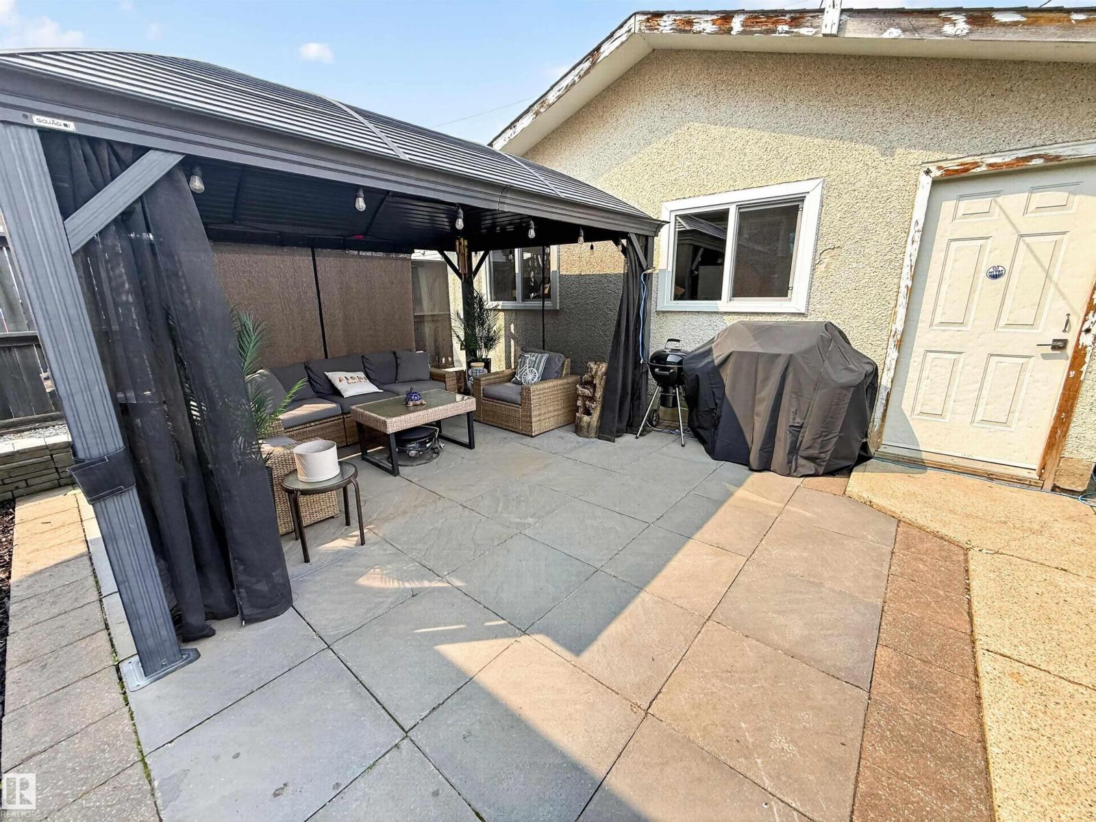 16046 95 AV NW - 38