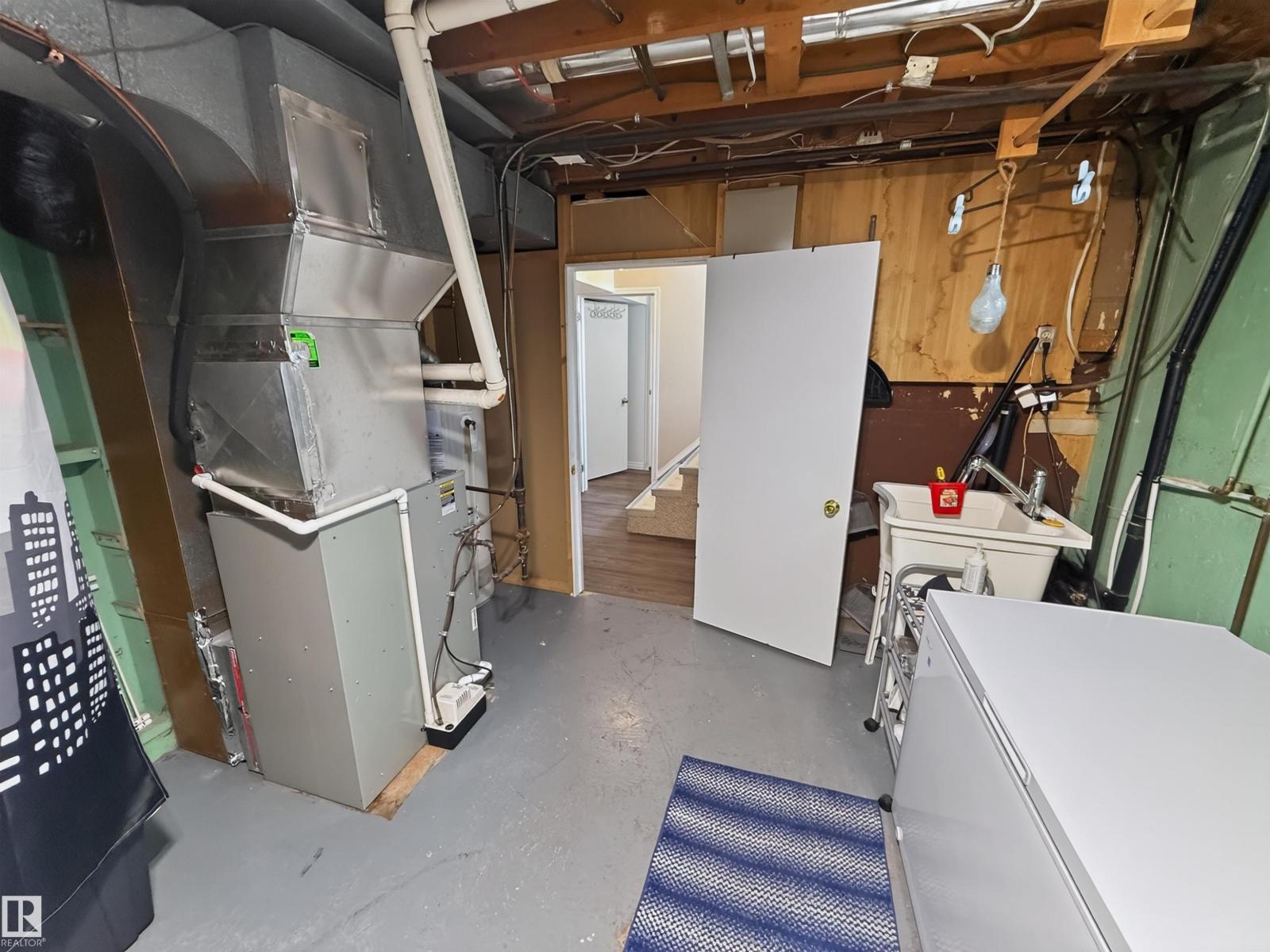 16046 95 AV NW - 29