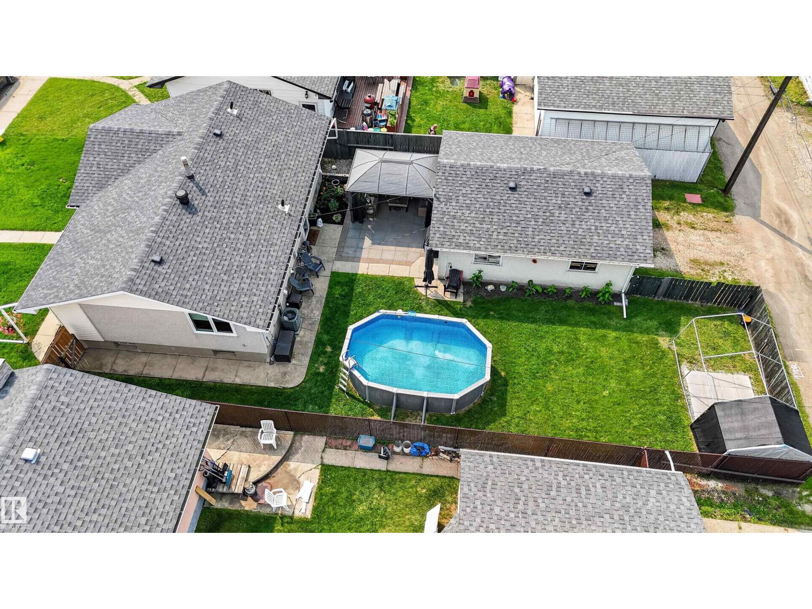 16046 95 AV NW - 42