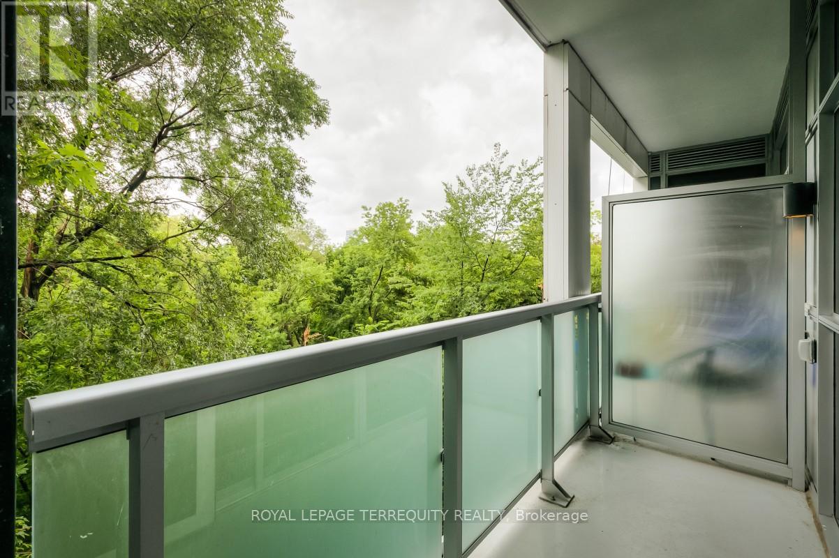 #230 8763 BAYVIEW AVENUE - 33