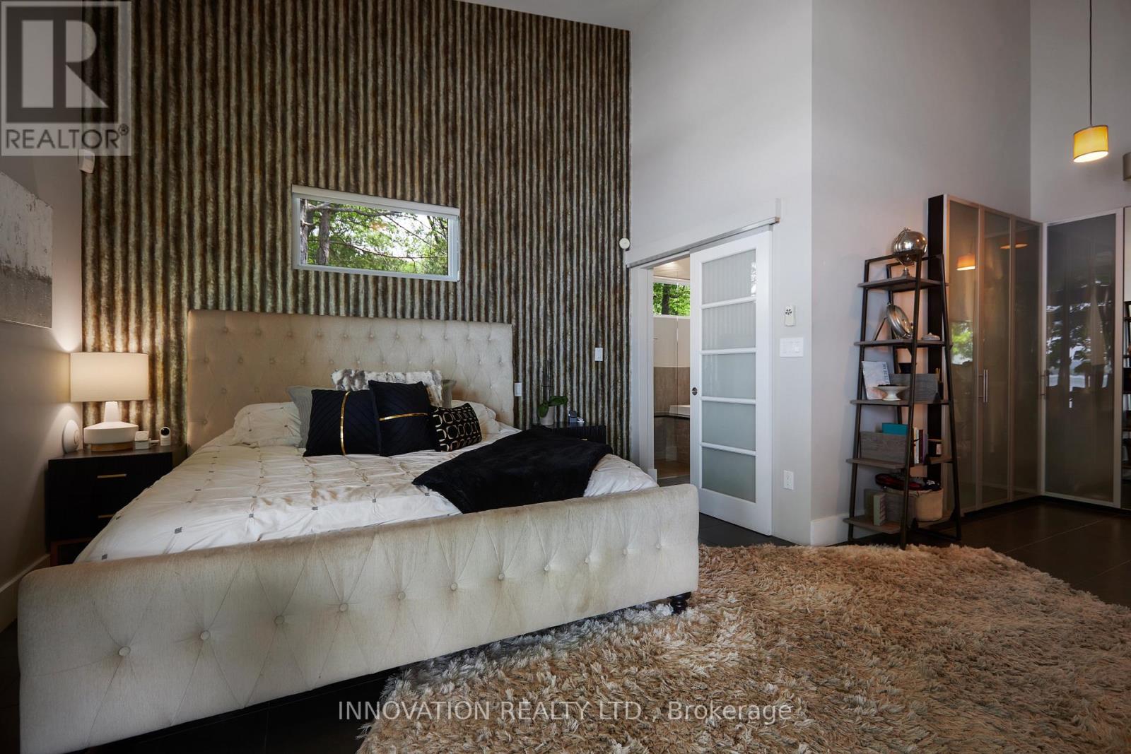 684 BAYVIEW DRIVE - 22