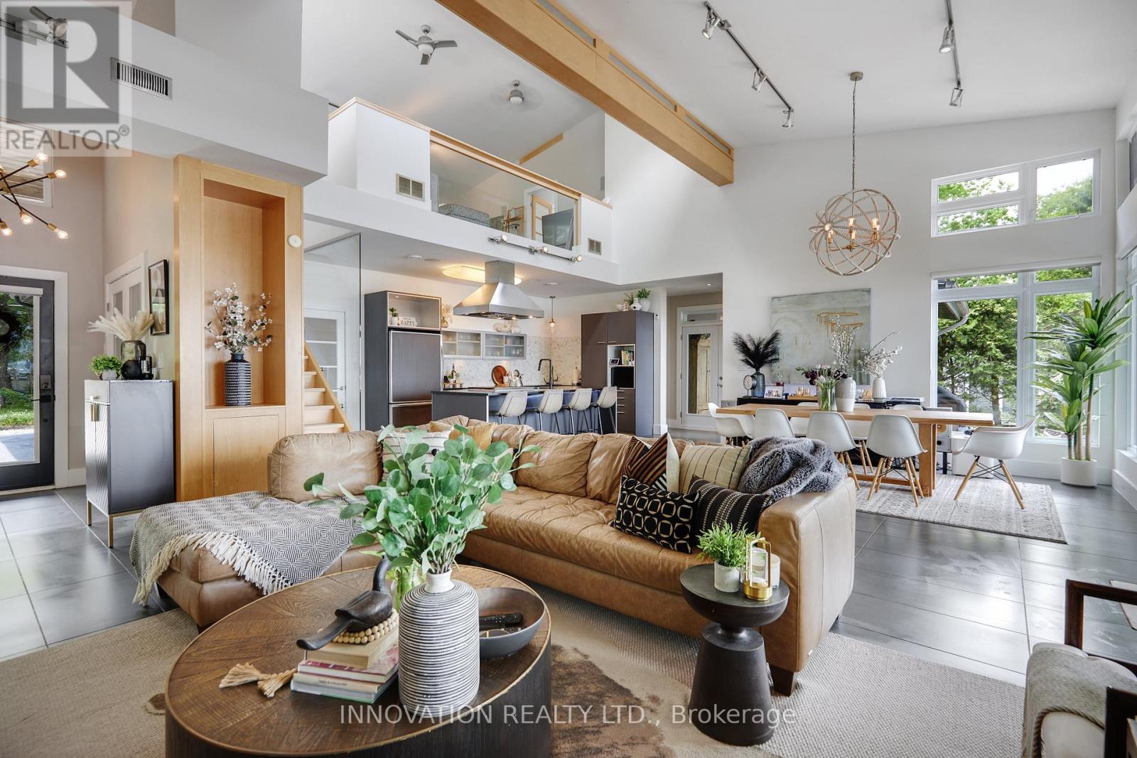 684 BAYVIEW DRIVE - 13