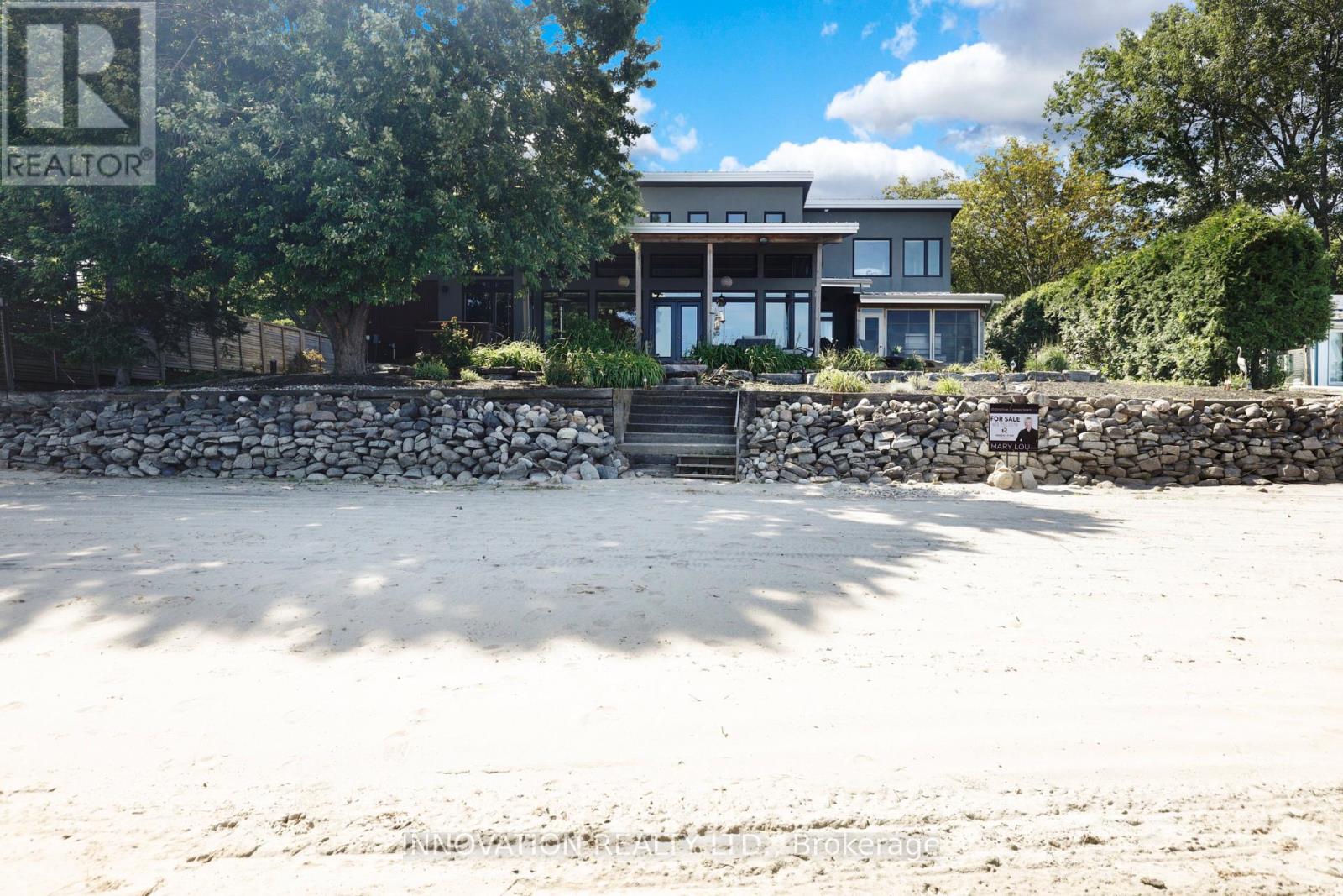684 BAYVIEW DRIVE - 33