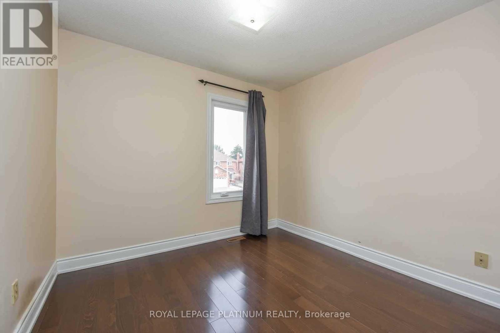 63 LORD SIMCOE DRIVE - 12