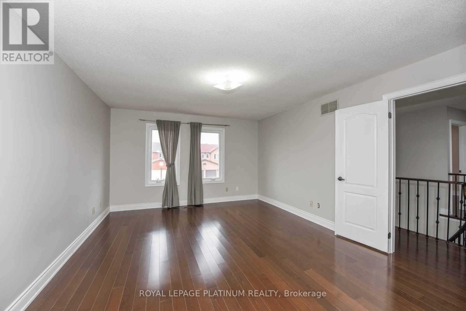 63 LORD SIMCOE DRIVE - 21