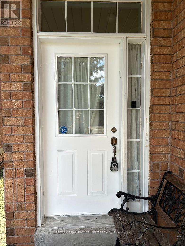 799 LEDBURY CRESCENT - 2