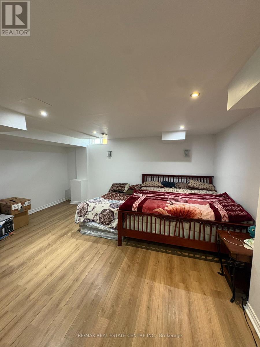 799 LEDBURY CRESCENT - 25