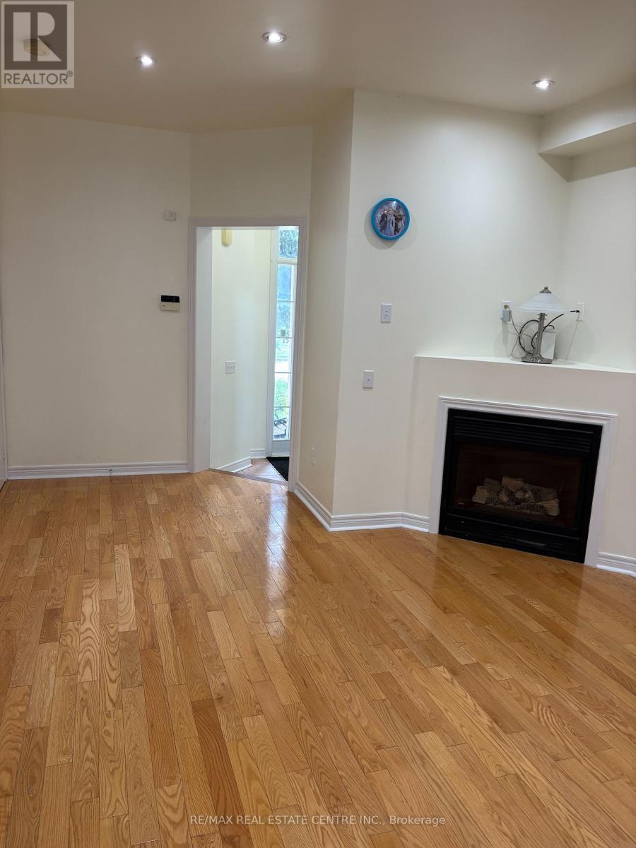 799 LEDBURY CRESCENT - 3