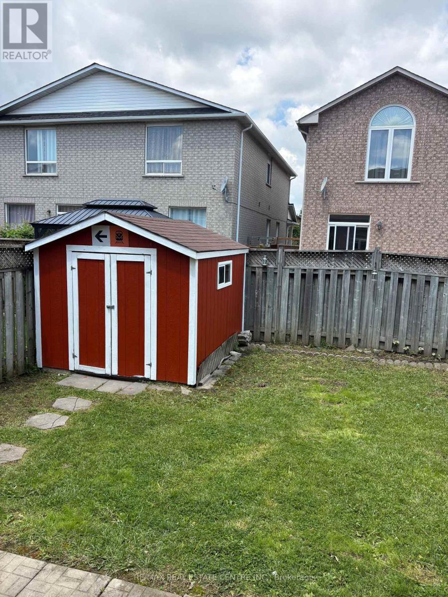 799 LEDBURY CRESCENT - 32