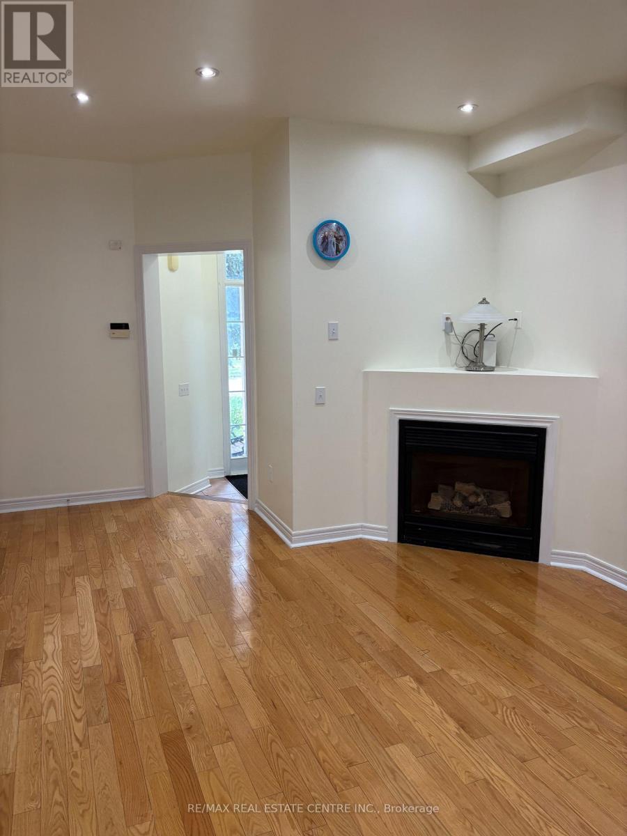 799 LEDBURY CRESCENT - 4
