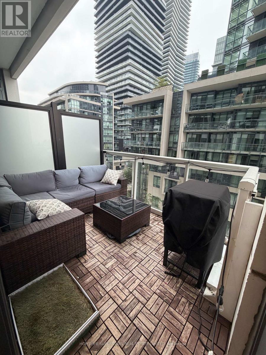 #407 65 ANNIE CRAIG DRIVE - 29