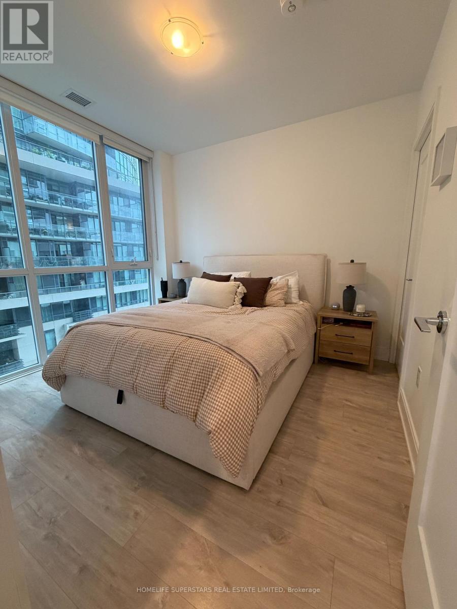 #407 65 ANNIE CRAIG DRIVE - 24
