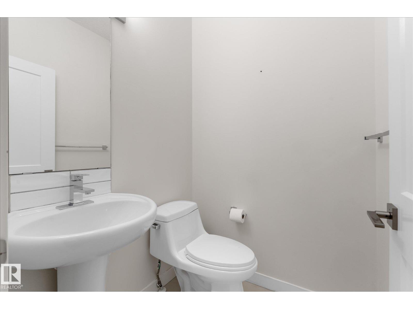 38 ELLICE BN - Image 31