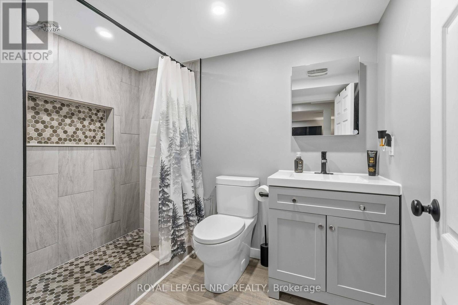 27 CANTERBURY DRIVE - 25