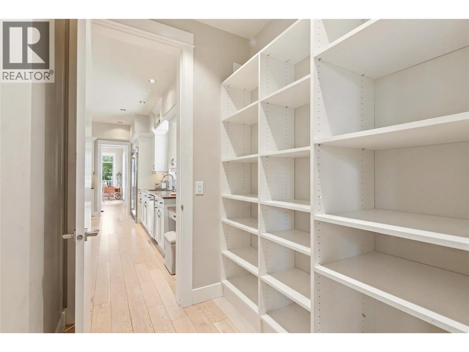 526 Metcalfe Avenue - 24