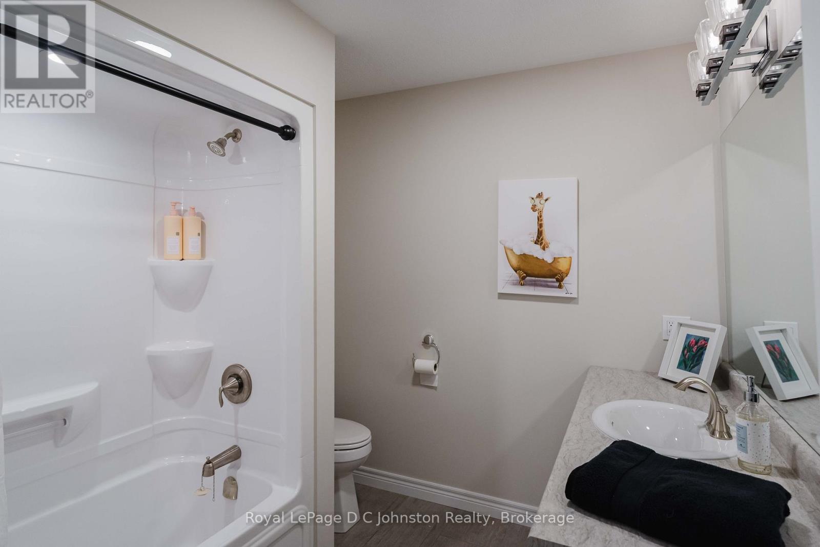 #16 560 DEVONSHIRE ROAD - 21