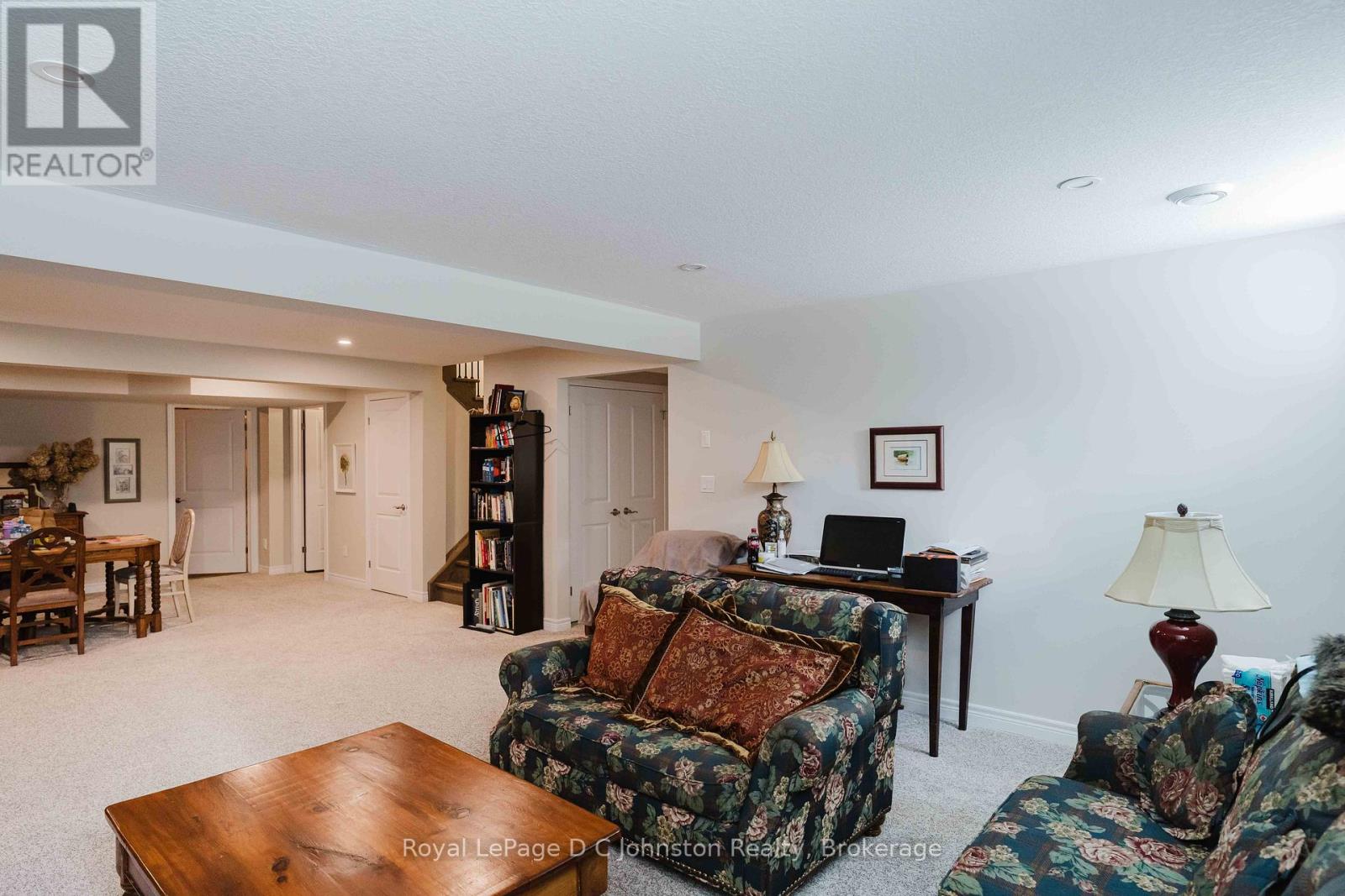 #16 560 DEVONSHIRE ROAD - 34