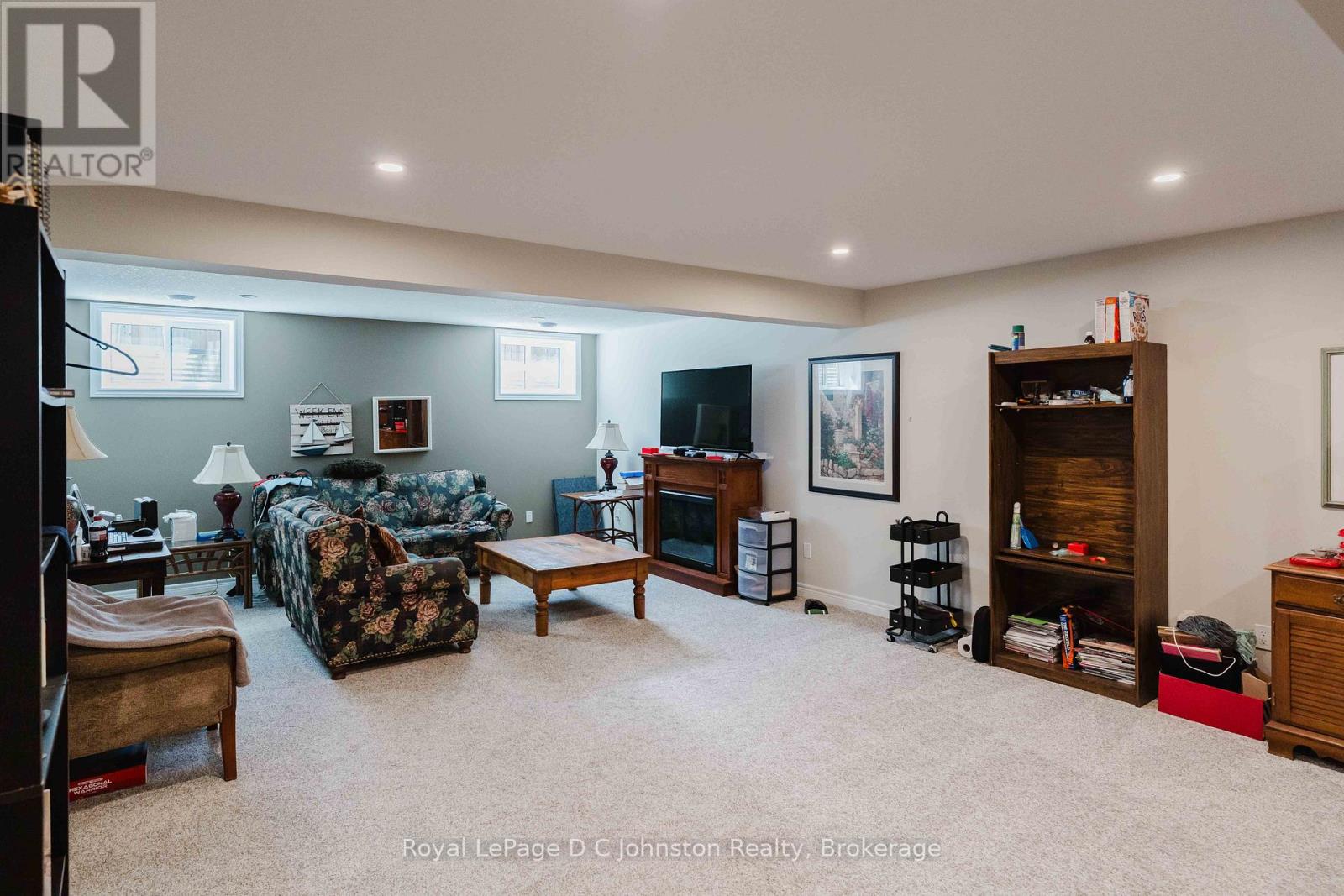 #16 560 DEVONSHIRE ROAD - Image 32