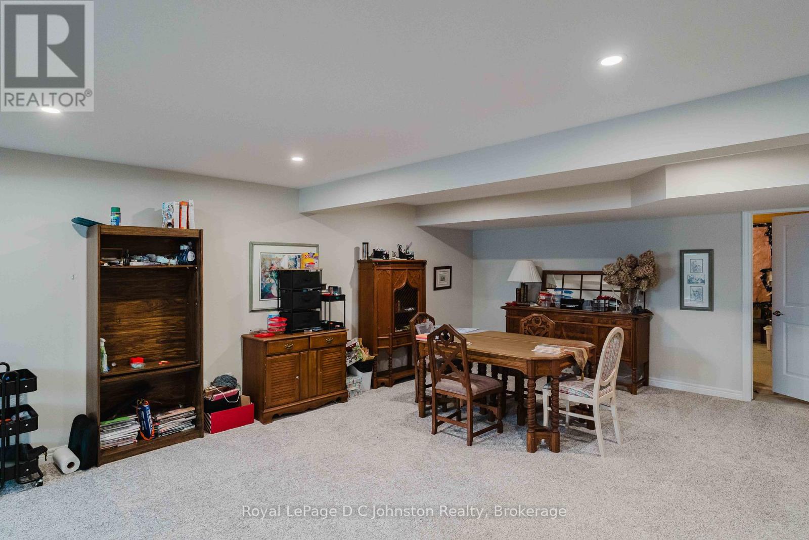 #16 560 DEVONSHIRE ROAD - Image 35