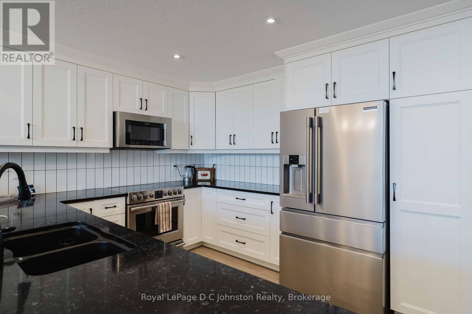 #16 560 DEVONSHIRE ROAD - Image 8