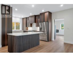 3pc Ensuite bath - 633 9 Street Se, Salmon Arm, BC V1E2C2 Photo 17