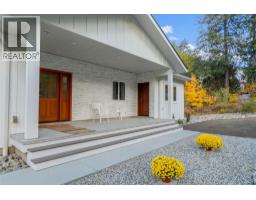 5pc Bathroom - 633 9 Street Se, Salmon Arm, BC V1E2C2 Photo 13