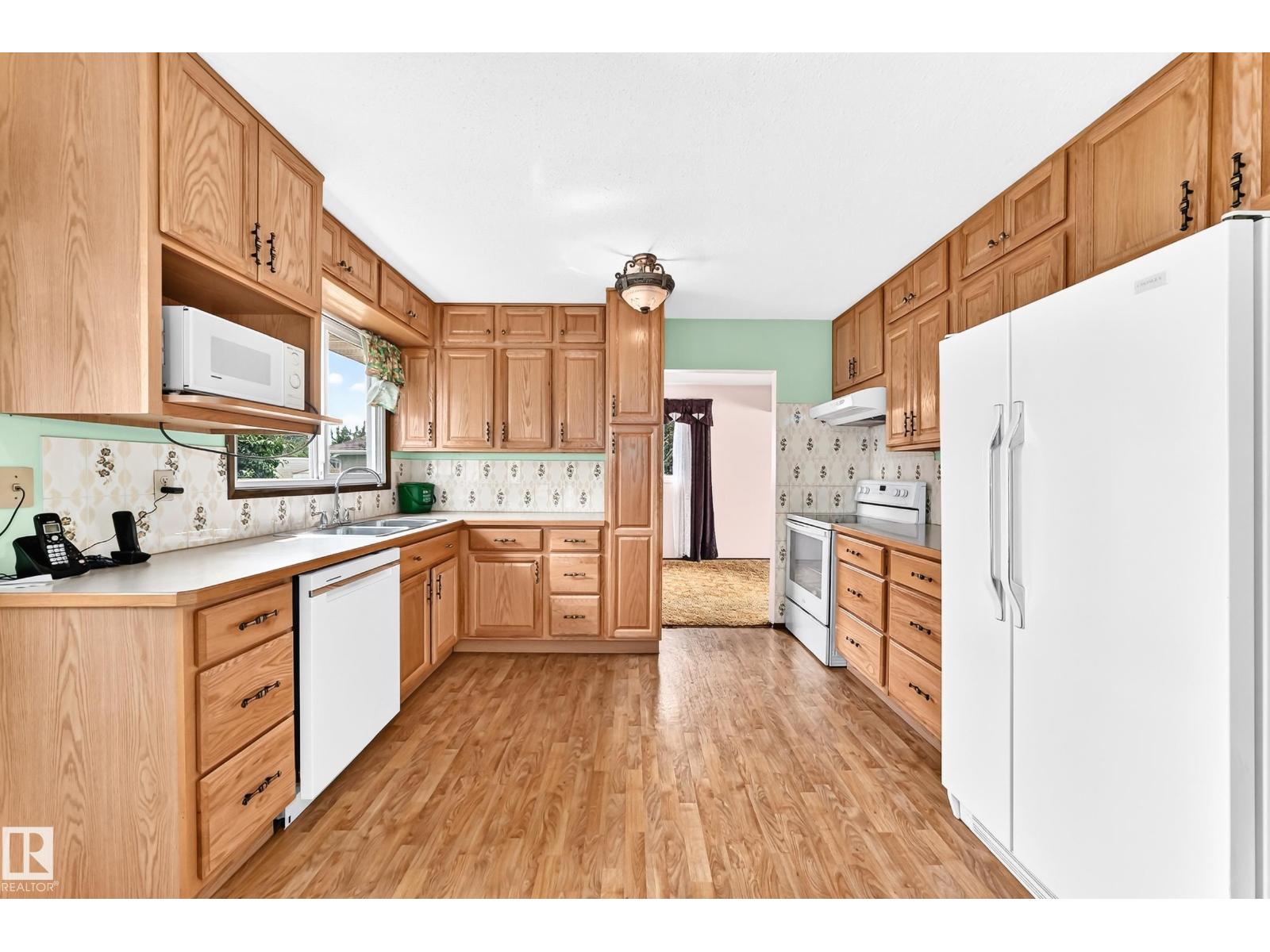 17951 80 AV NW - 5