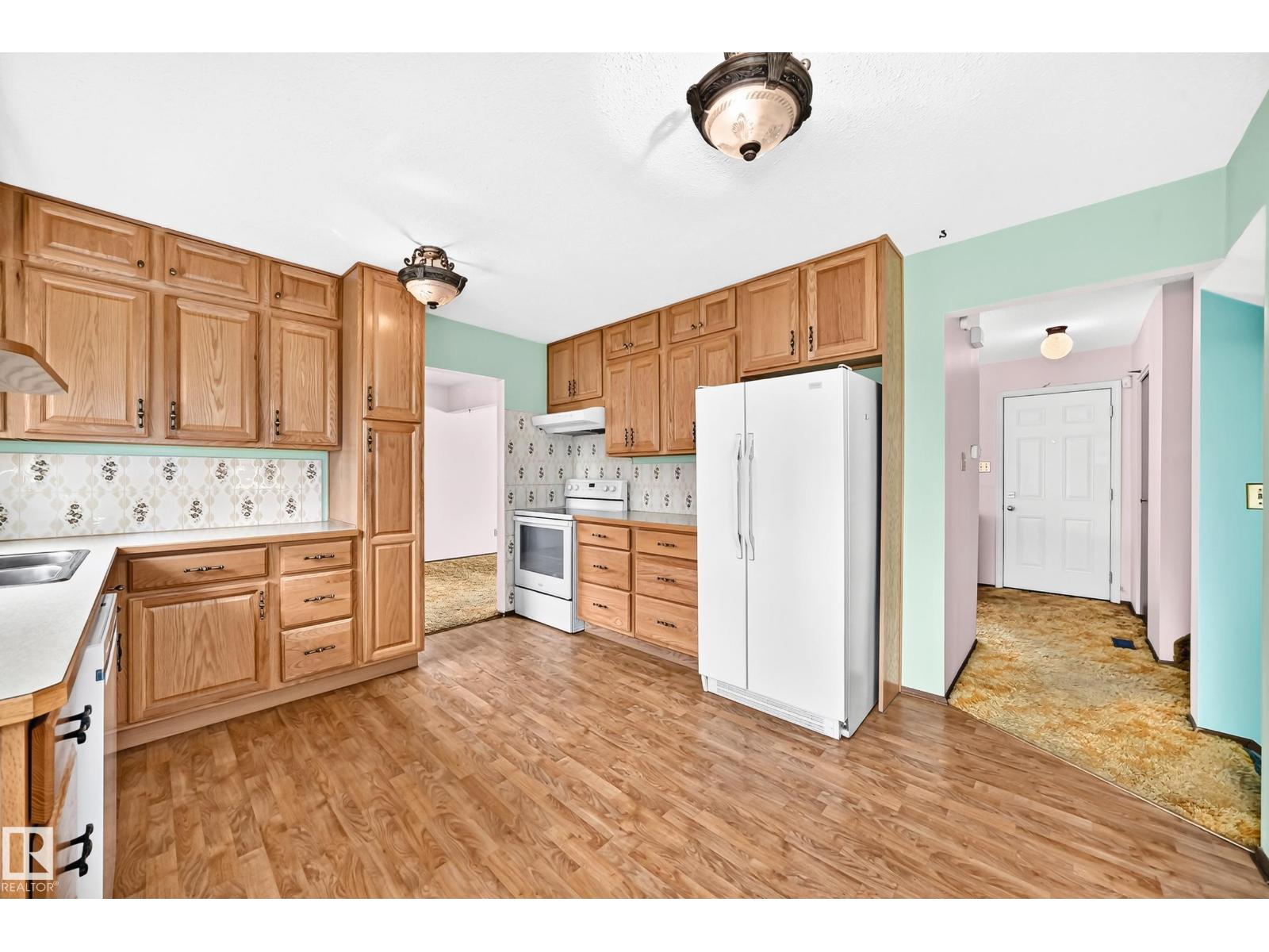 17951 80 AV NW - 6