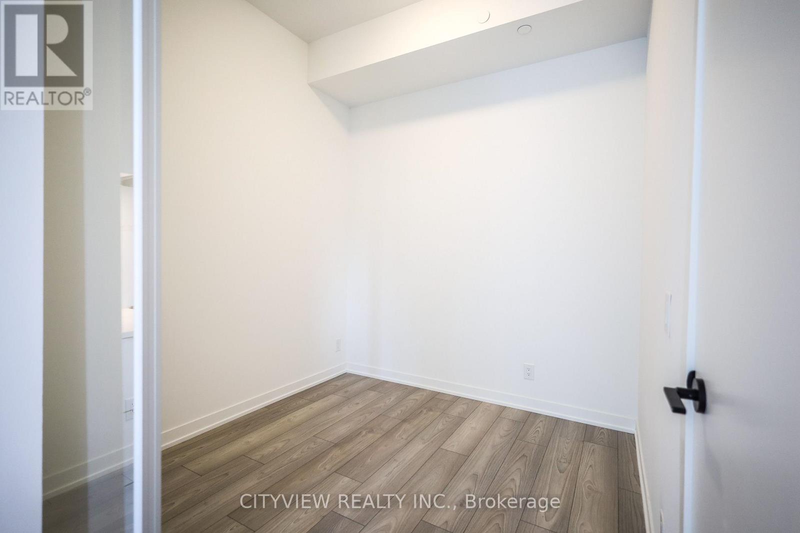 #1127 285 DUFFERIN STREET - 19