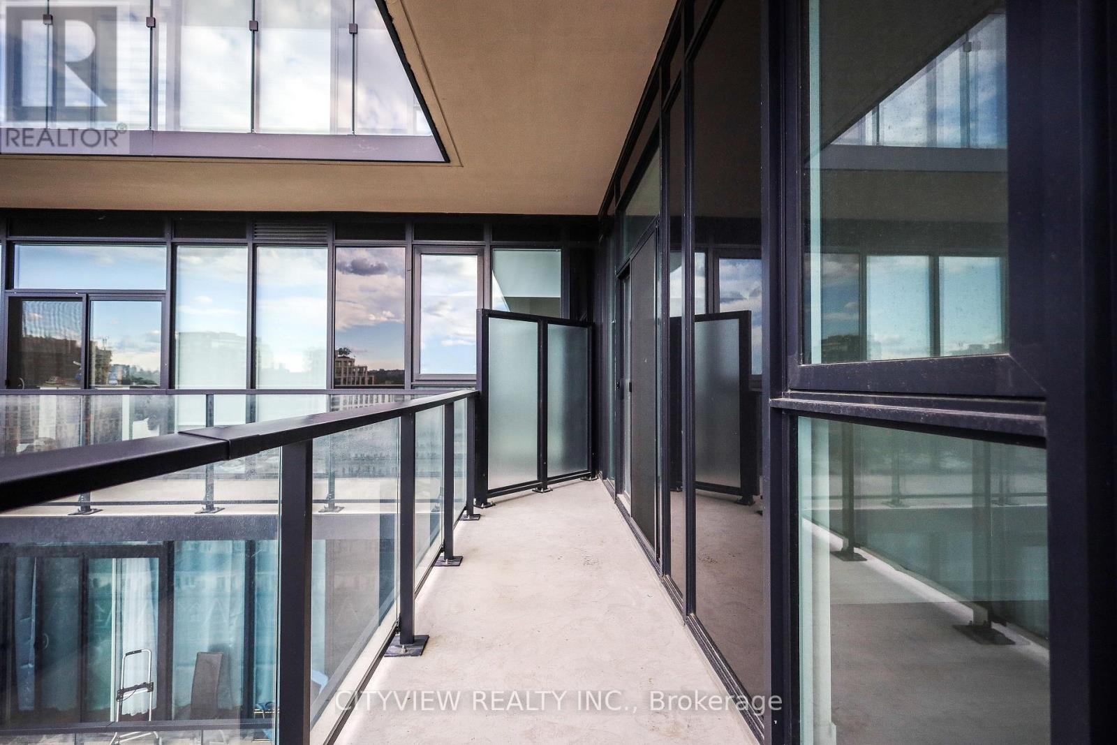 #1127 285 DUFFERIN STREET - 24