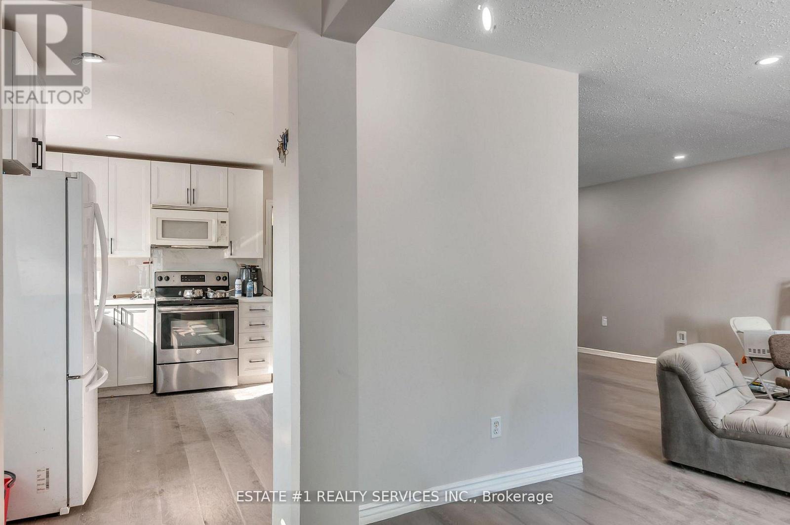116 ADDINGTON CRESCENT - 10